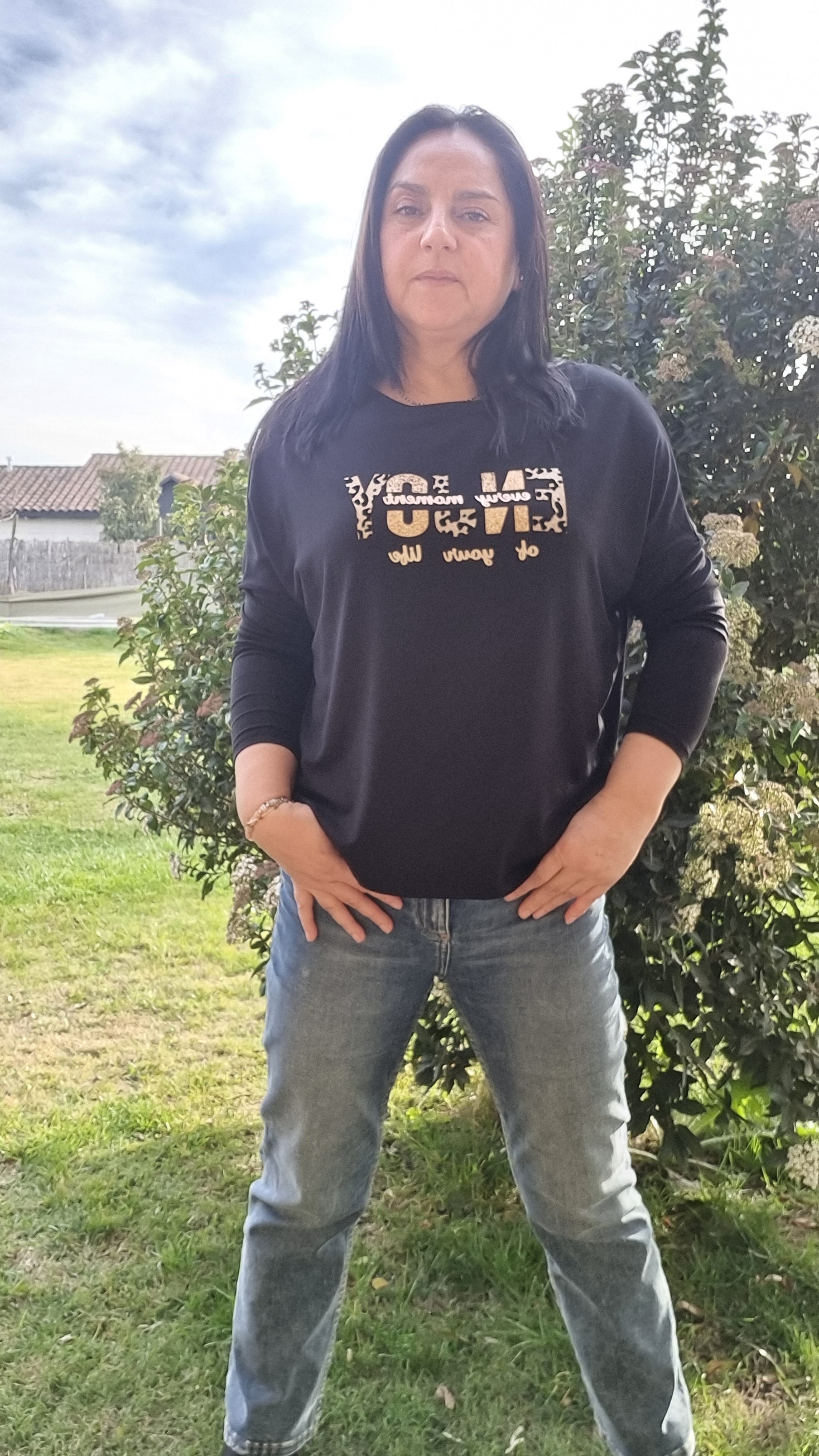 Polera Manga 3/4 Letras Doradas