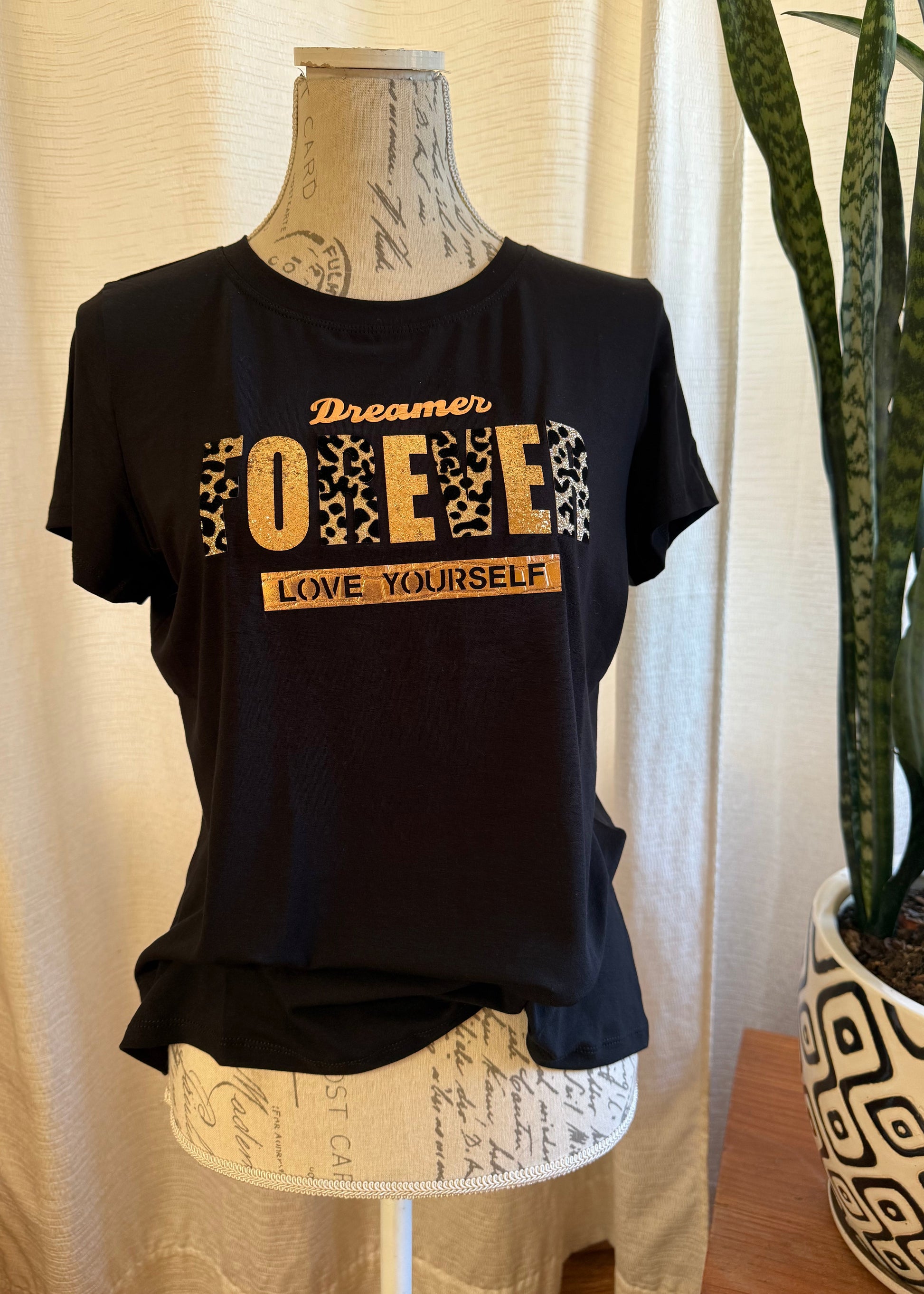 Polera Letras Dorados y Animal Print