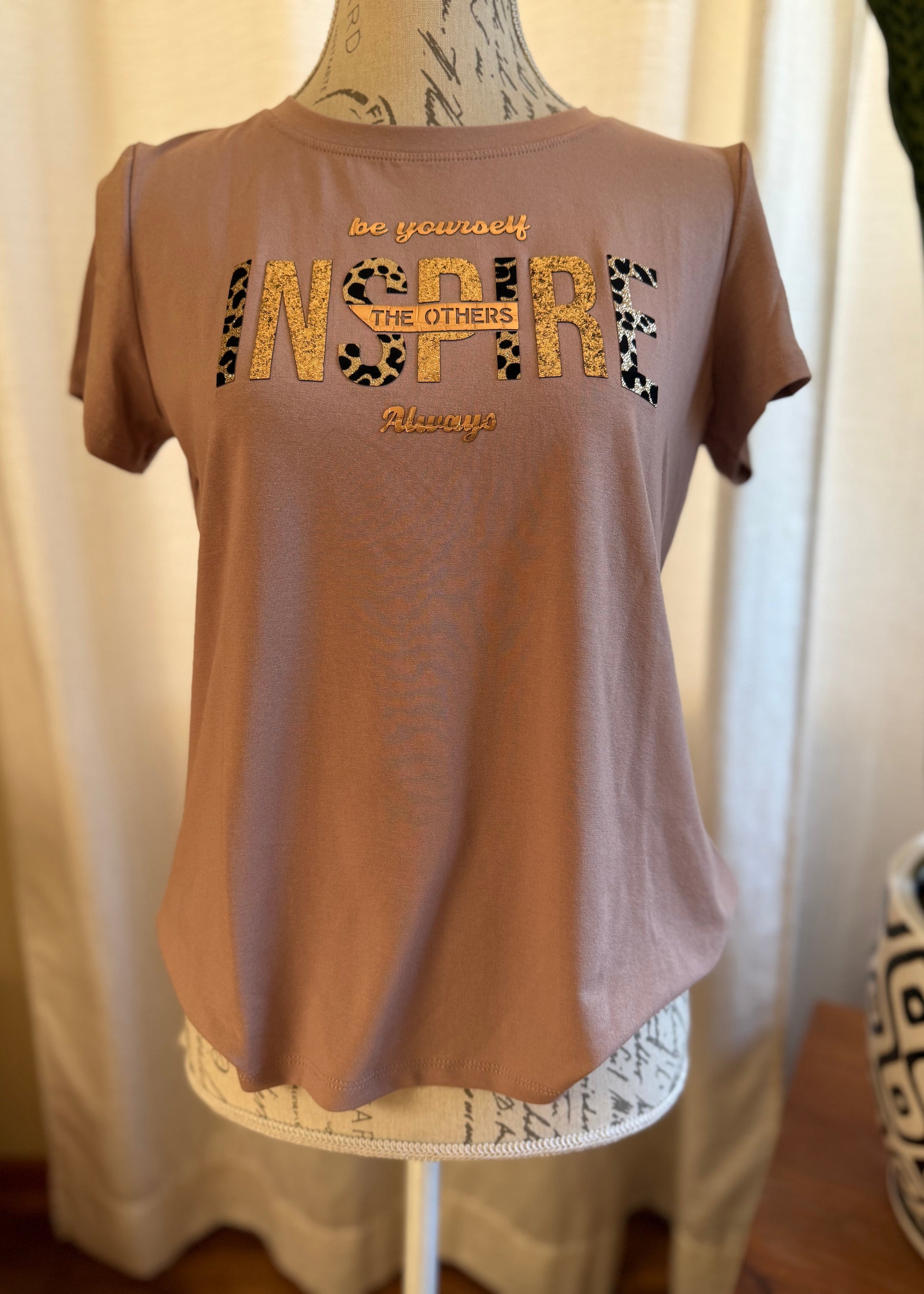 Poleras Letras doradas y Animal Print